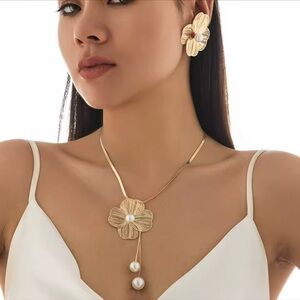 Gold Flower Pearl Necklace & Earrings Set 
Statement Choker Jewelry for Women